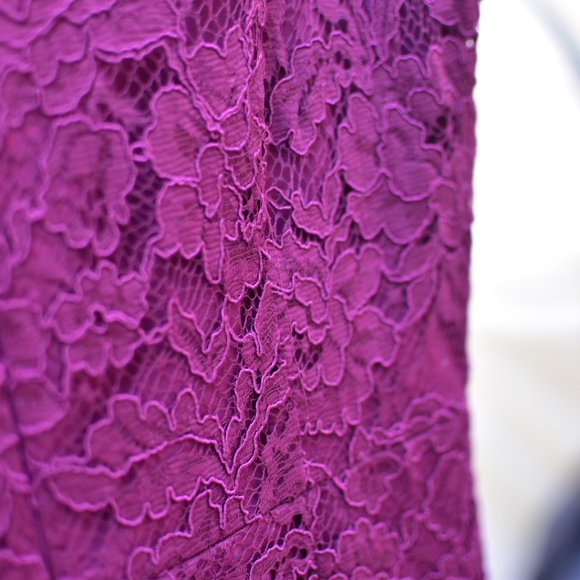 Gorgeous purple DKNY lace sheath dress, size 12 - Picture 3 of 7
